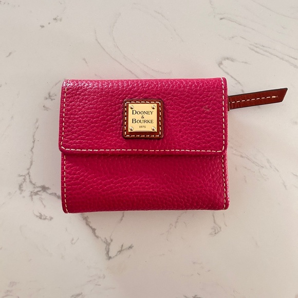 Dooney & Bourke Pebble Grain Small Flap Credit Card Wallet- Like New - Picture 1 of 16